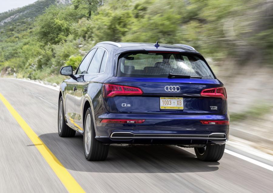  Audi Q5 TFSI Quattro S-Line 2016 года  (WW) (фото 32 из 110)